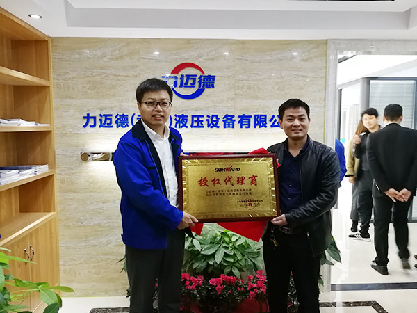 从拒绝到一次购买十台旋挖钻机，他用八年时间认识SG胜游智能