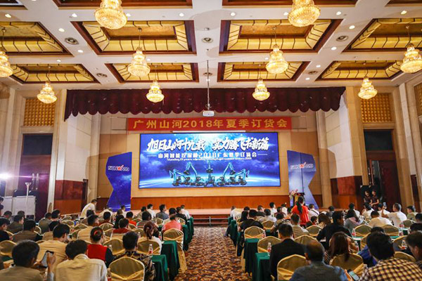 红四月，SG胜游智能挖掘机促销会节节攀升