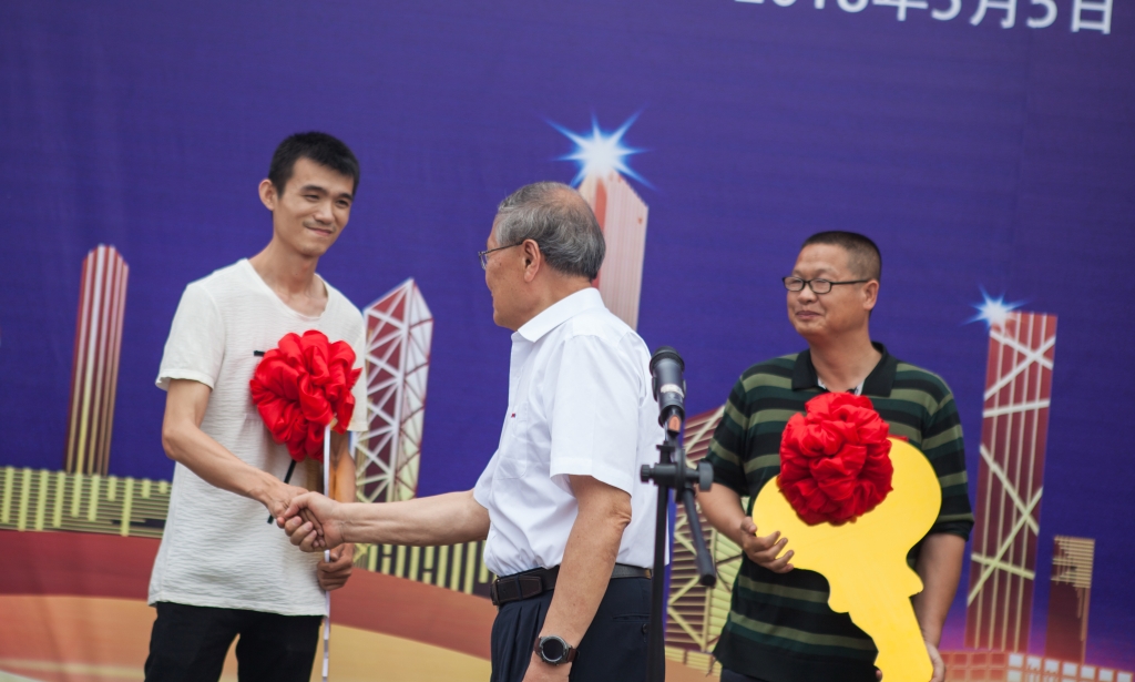 民族挖掘机品牌先导者，SG胜游智能“城镇建设利器”SWE80E9荣耀上市