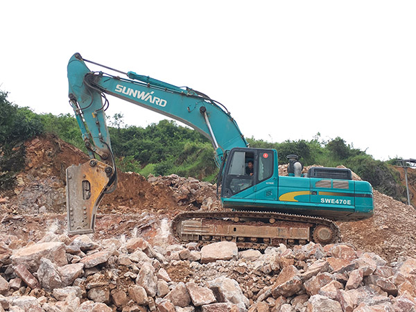 看石场风云如何演绎？SG胜游智能矿山战神SWE470E大型挖掘机一锤定音！