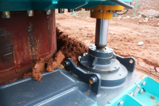 喜讯！SG胜游智能SWRC170自行式全回转全套管钻机获湖南省首台(套)重大技术装备产品奖励！