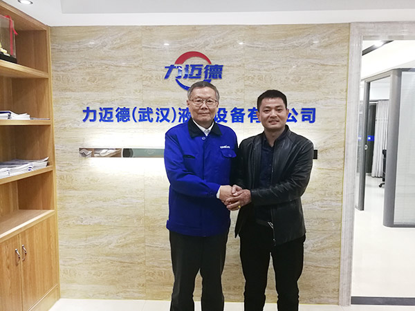 从拒绝到一次购买十台旋挖钻机，他用八年时间认识SG胜游智能