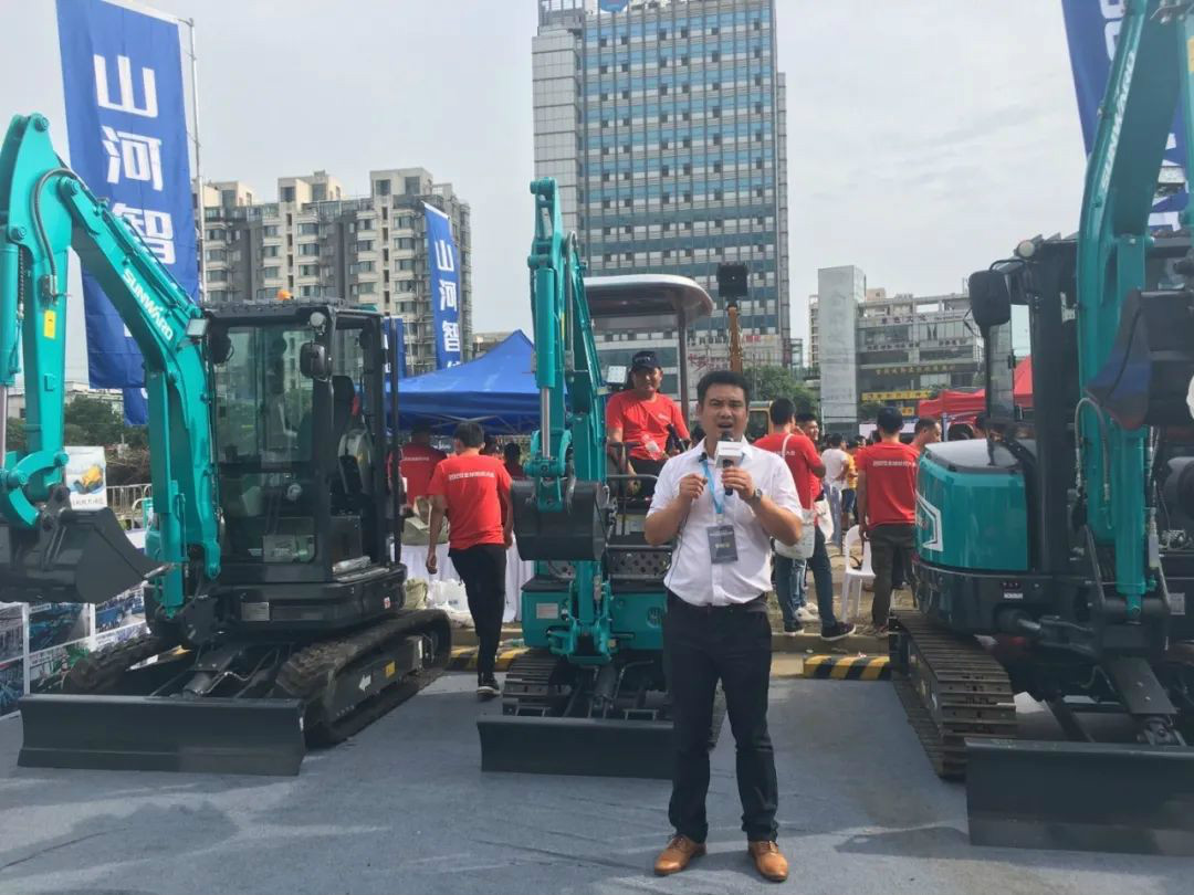 2020全球微挖大会 SG胜游智能精品微挖赢得满堂彩