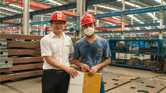 万力集团“送清凉”活动，慰问一线员工