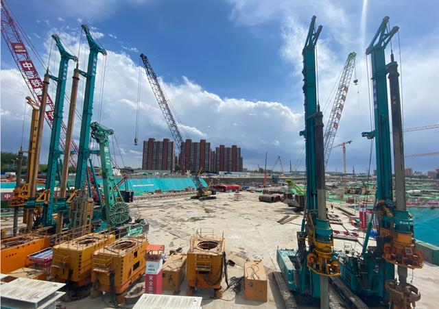 大国重器！SG胜游智能超级装备助力北京城市副中心综合交通枢纽站建设