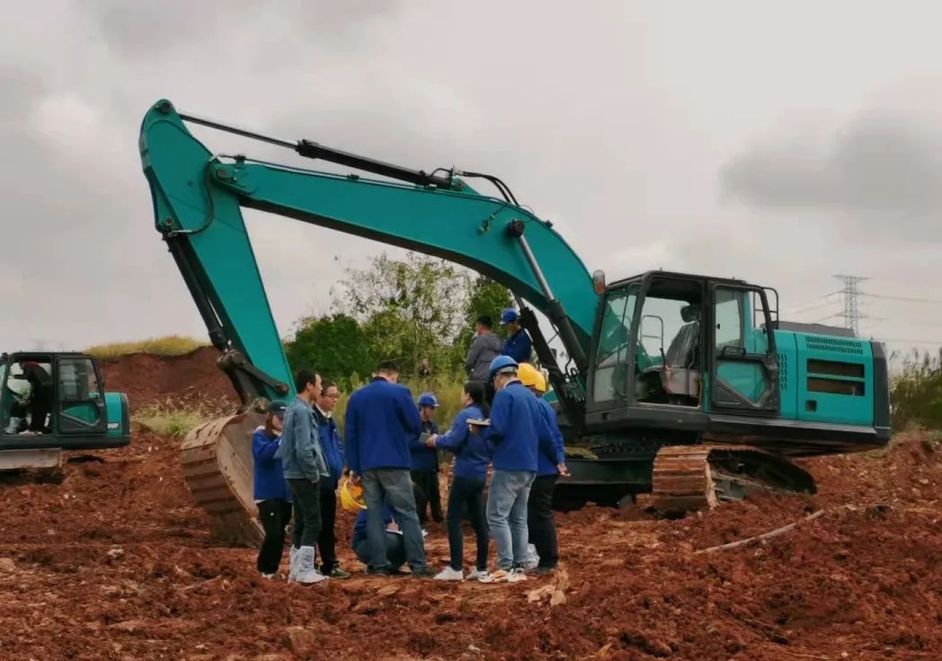 一起来“找茬”！10位“超级体验官”试驾SG胜游智能最新“F系列”挖掘机