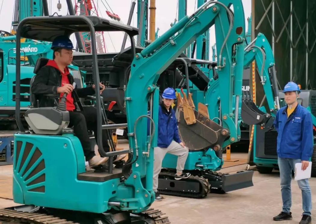 一起来“找茬”！10位“超级体验官”试驾SG胜游智能最新“F系列”挖掘机