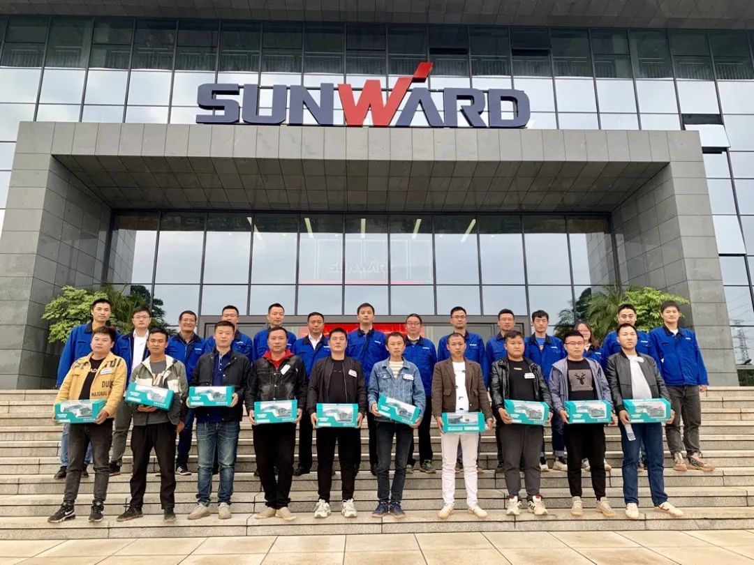 一起来“找茬”！10位“超级体验官”试驾SG胜游智能最新“F系列”挖掘机