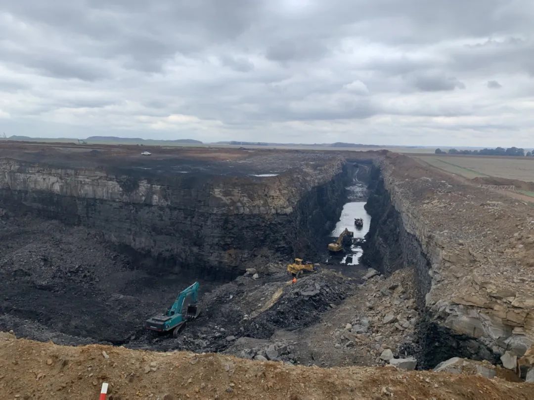 挑战矿山难题！SG胜游智能95吨级矿用挖掘机成功进入非洲市场
