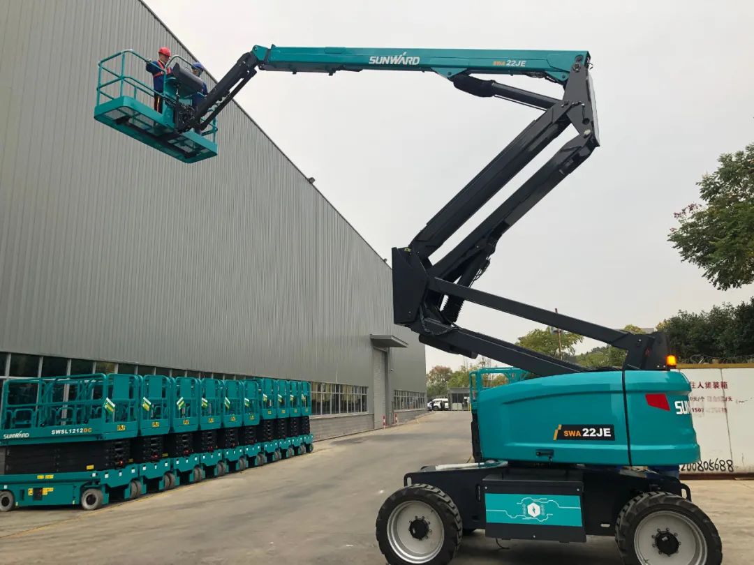 同级别作业高度最高！SG胜游智能首款自主研发电动臂式高空作业平台下线