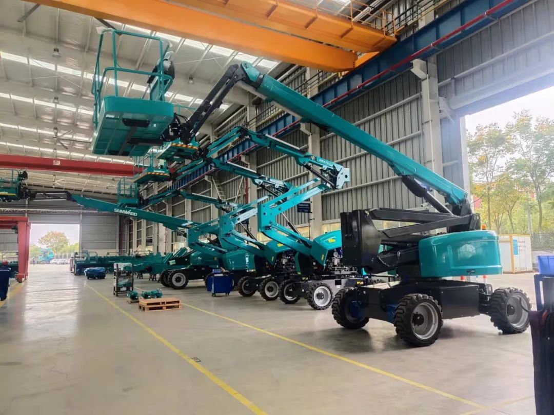 同级别作业高度最高！SG胜游智能首款自主研发电动臂式高空作业平台下线