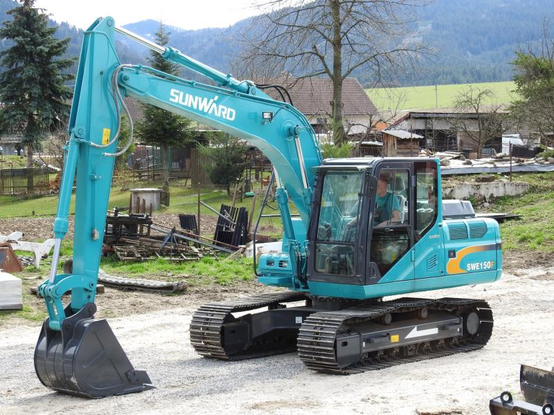 一辆中型的挖掘机的价格是多少？