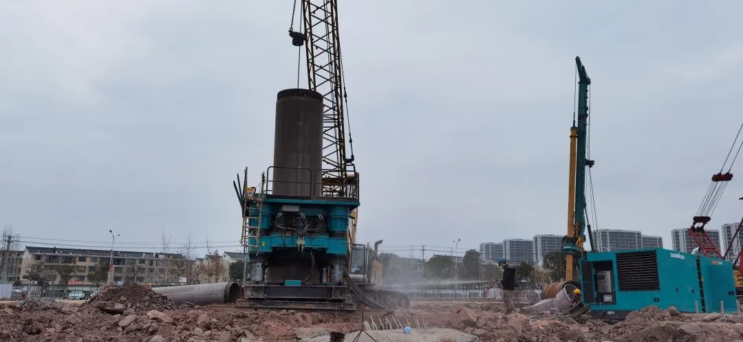 利器出击！SG胜游智能SWRC260全回转全套管钻机成功完成首钻
