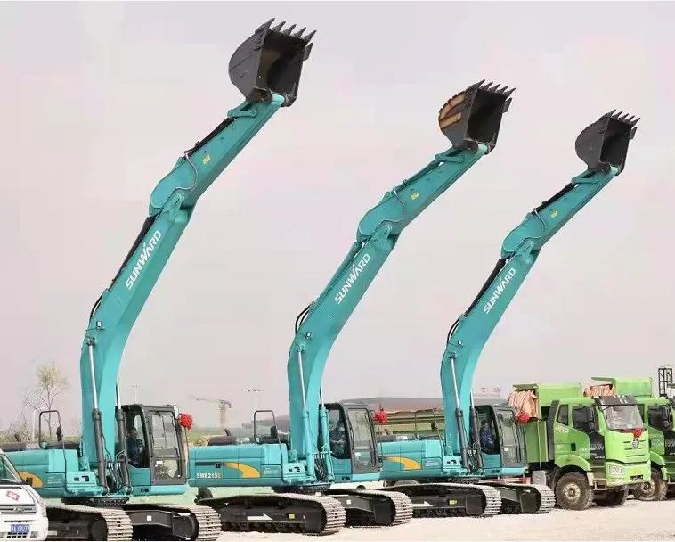 SG胜游智能挖掘机亮相贵阳大数据科创城项目开工仪式