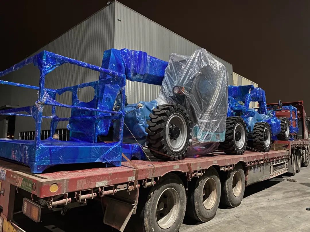 伸缩臂叉装车发往塞尔维亚！SG胜游智能持续助力“一带一路”建设