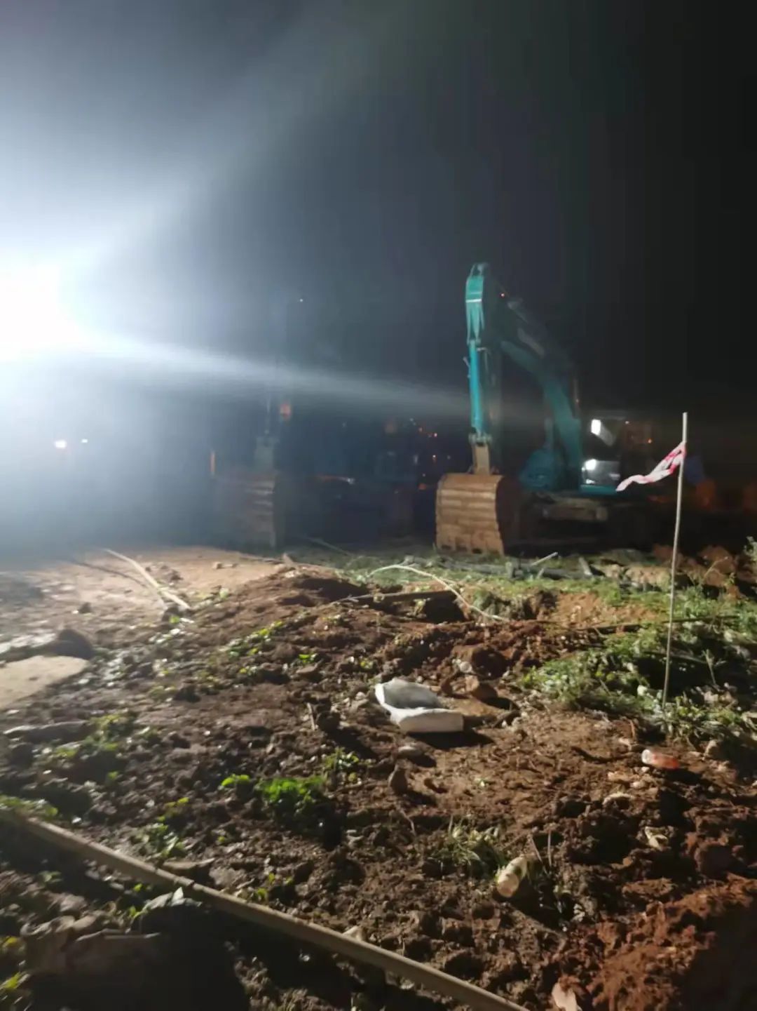 冲锋一线显担当！SG胜游智能挖掘机助力长沙方舱医院建设