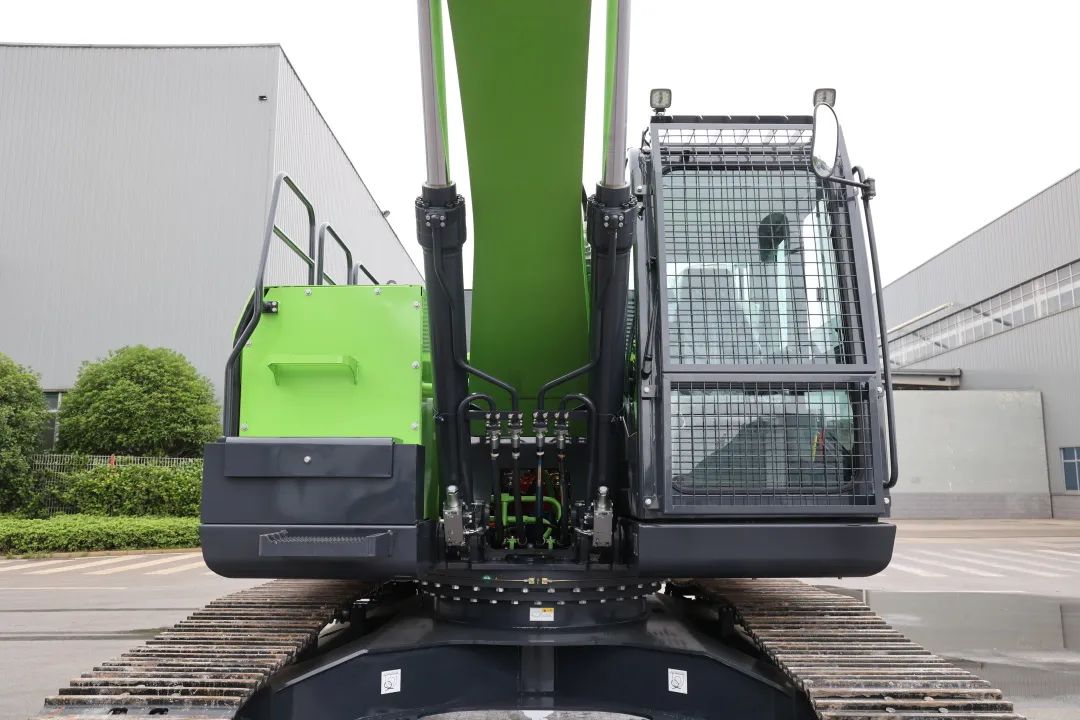 征战川藏铁路！SG胜游智能新一代电动挖掘机成功交付