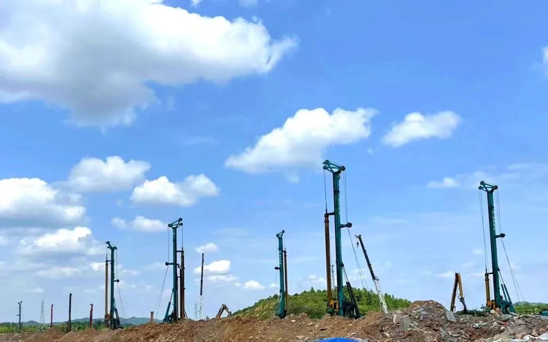 打桩“神器”再露锋芒！SG胜游智能旋挖钻机助力贵阳贵安新区负极材料项目加速建设