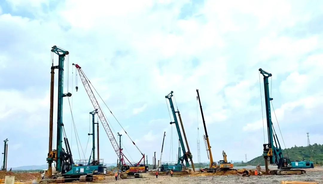 打桩“神器”再露锋芒！SG胜游智能旋挖钻机助力贵阳贵安新区负极材料项目加速建设