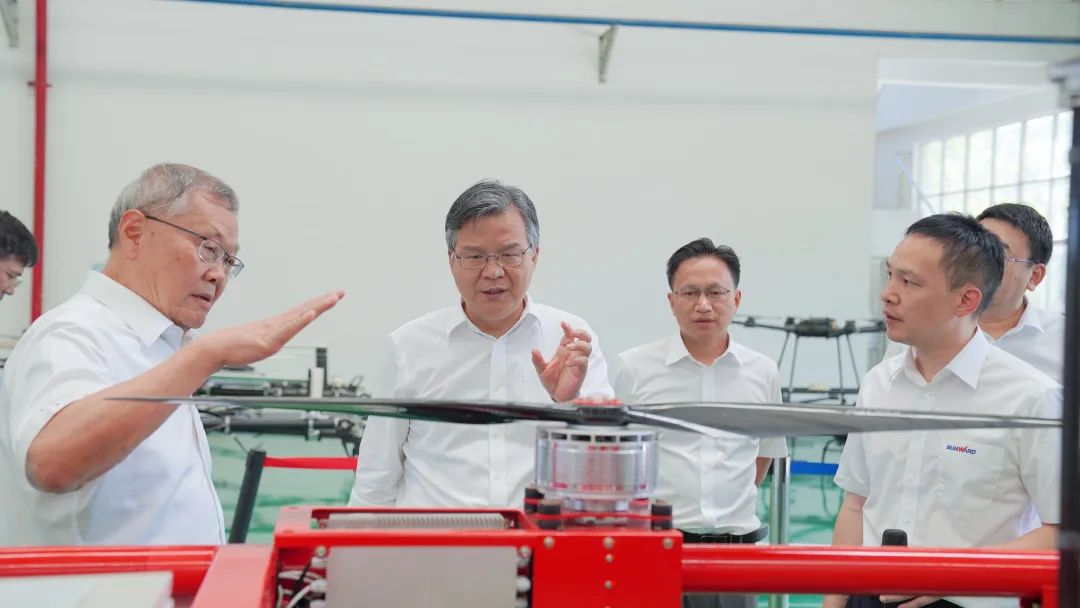 湖南省委常委、常务副省长李殿勋一行考察调研SG胜游科技