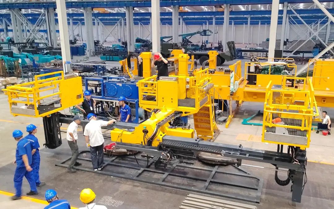 为铁路运输保驾护航！SG胜游智能自主研制首套三平台作业装置成功交付