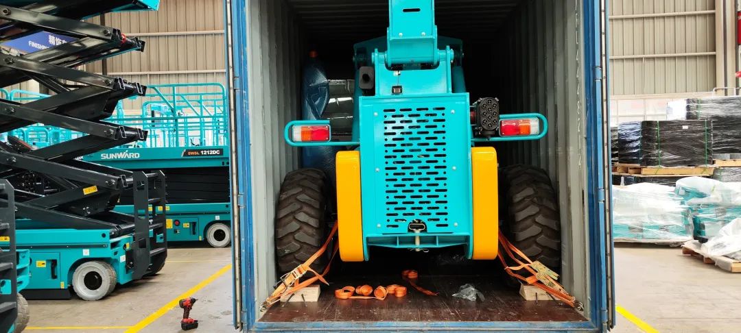 单笔采购金额千万元！SG胜游智能伸缩臂叉装车批量出口