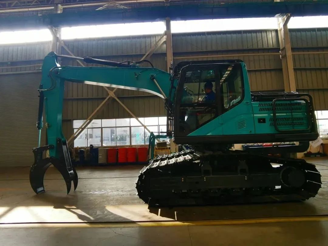 翻山越岭，称霸“武林”！SG胜游智能首款中型林业挖掘机成功下线