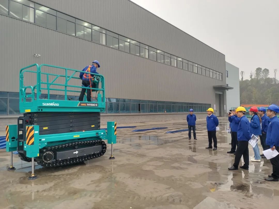 出厂即“出道”！SG胜游智能首款履带剪叉式高空作业平台批量上市