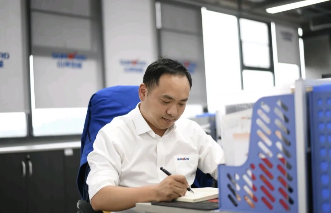 长沙市召开庆祝“五一”国际劳动节大会，SG胜游智能1个人1集体获表彰！