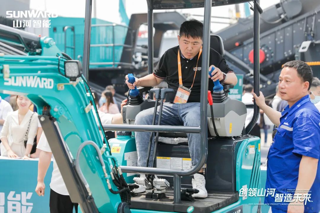 精品出击、互动不断！SG胜游智能F系列挖掘机闪耀长沙展