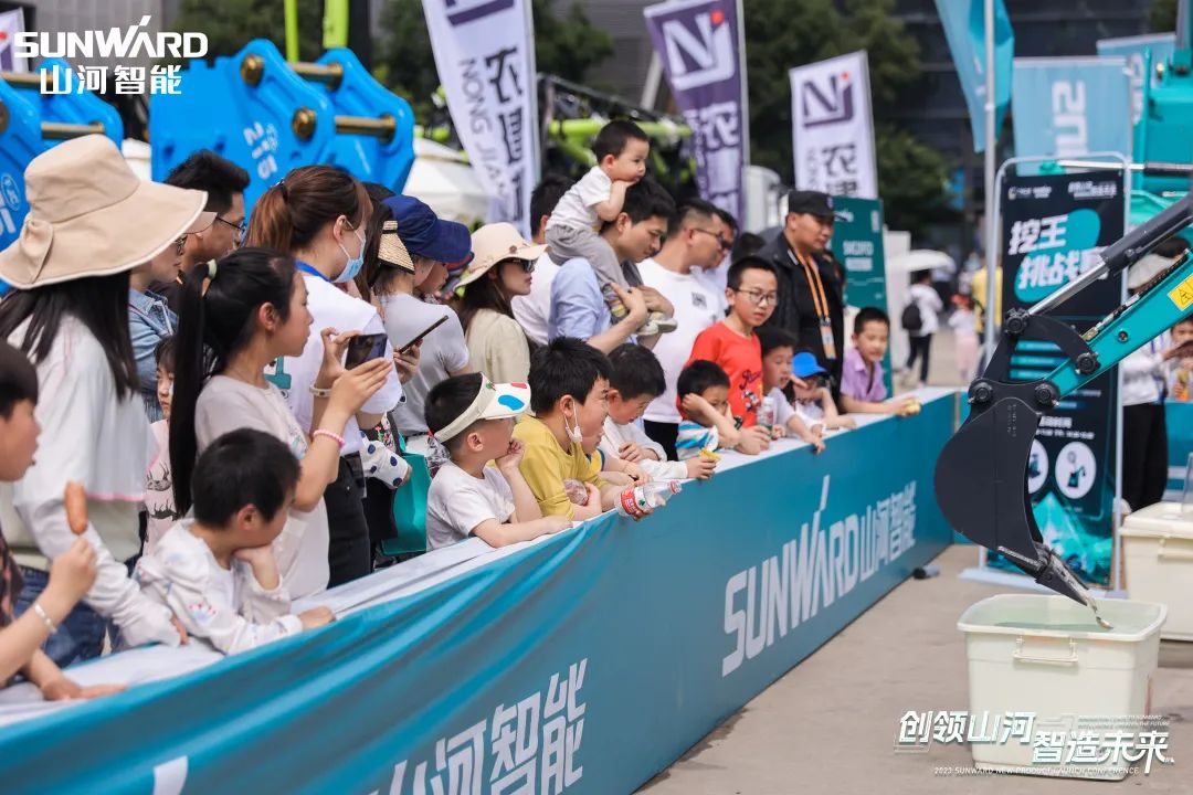 精品出击、互动不断！SG胜游智能F系列挖掘机闪耀长沙展