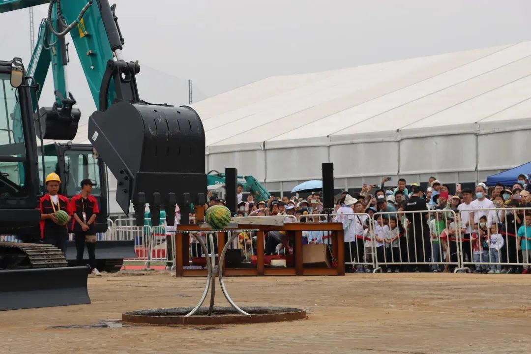 精品出击、互动不断！SG胜游智能F系列挖掘机闪耀长沙展