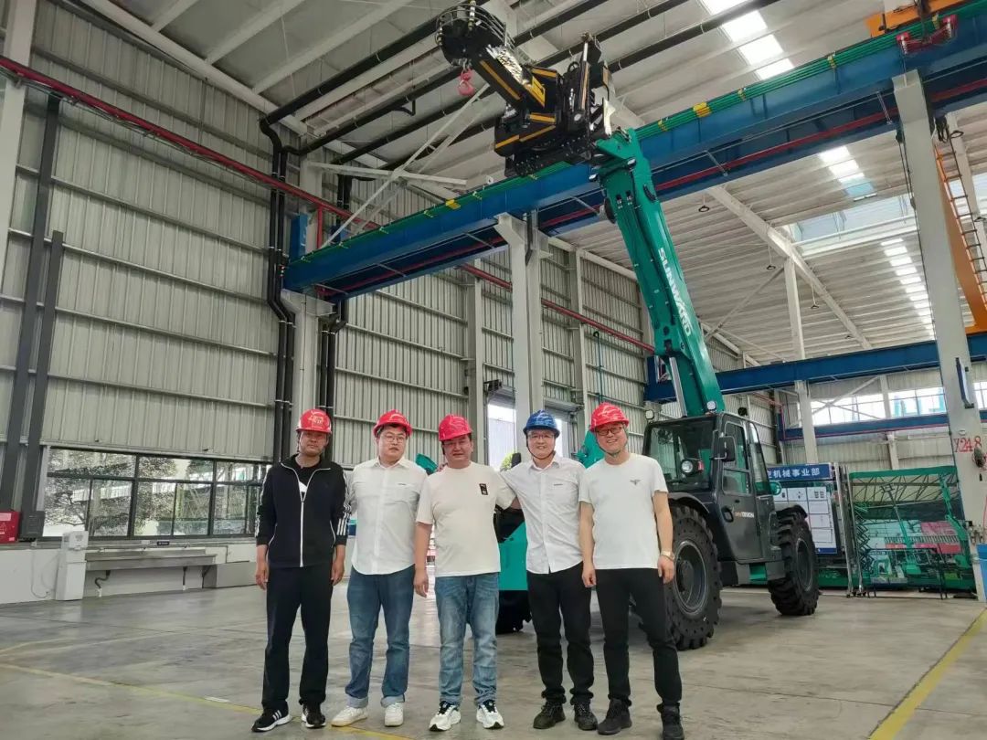 独家定制！SG胜游智能油缸更换机器人顺利下线