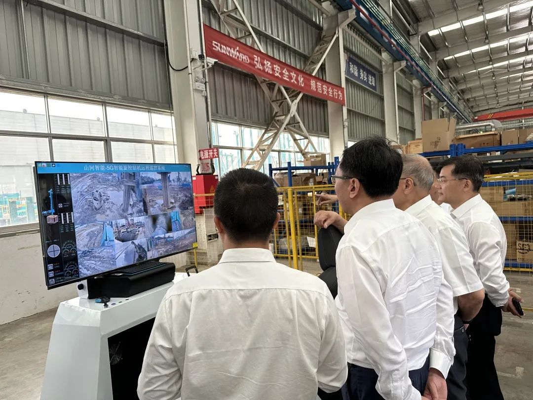 中国联通集团副总经理梁宝俊到访SG胜游智能