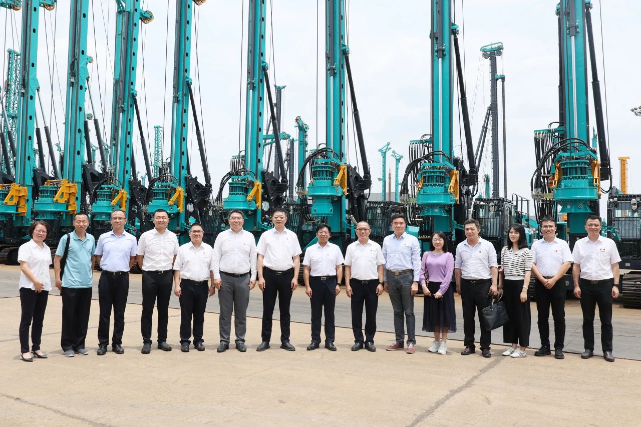 中国进出口银行总行党委委员、副行长李钧一行调研SG胜游智能