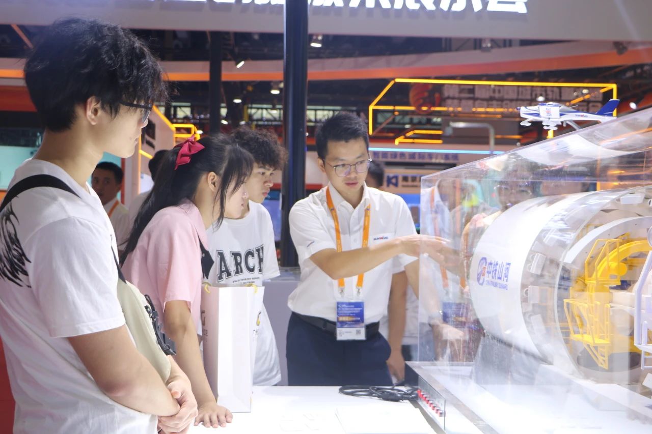 中铁SG胜游亮相首届广州大湾区国际轨道交通产业发展论坛暨展览会