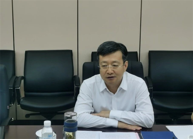 深化合作、共创辉煌！何清华带队拜访中土集团