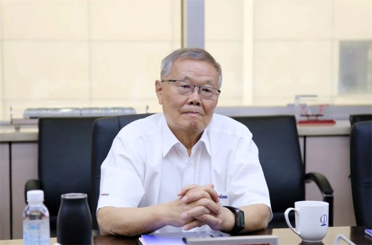 深化合作、共创辉煌！何清华带队拜访中土集团