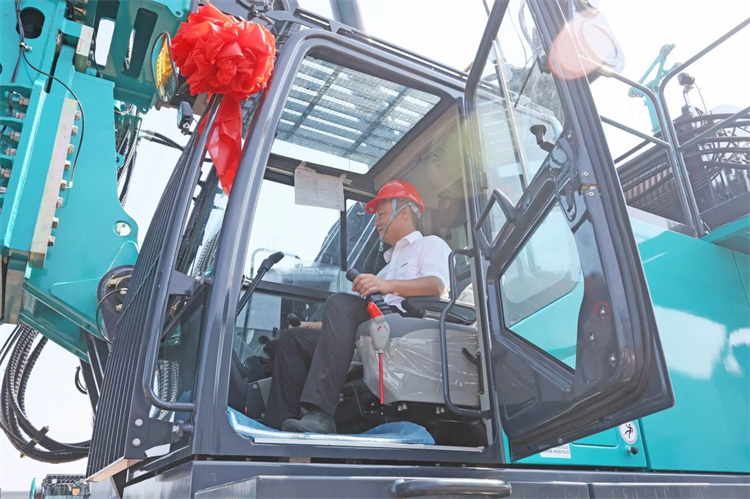 SG胜游智能桩工机械再添强将！SWDM800H旋挖钻机顺利下线