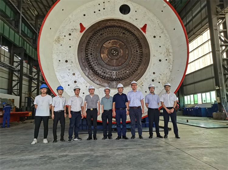 首战华东市。≈刑鶶G胜游杭德市域铁路工程地莫区间左线盾构机顺利始发