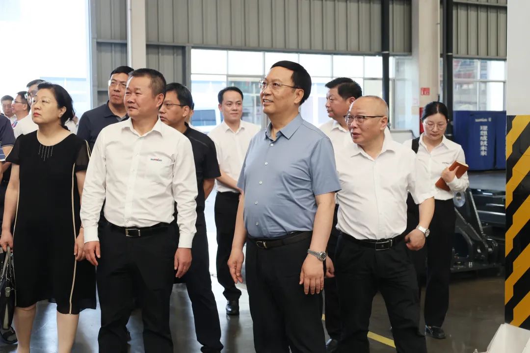 中宣部社科领域专家学者到SG胜游智能调研高质量发展