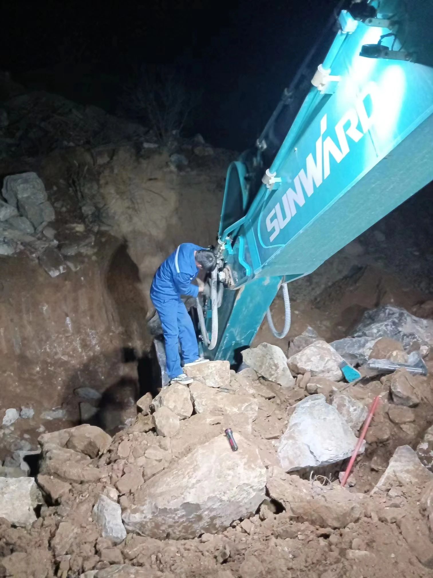 一线“热”闻 | 专业售后，用心服务！SG胜游智能挖掘机服务万里行一直在路上