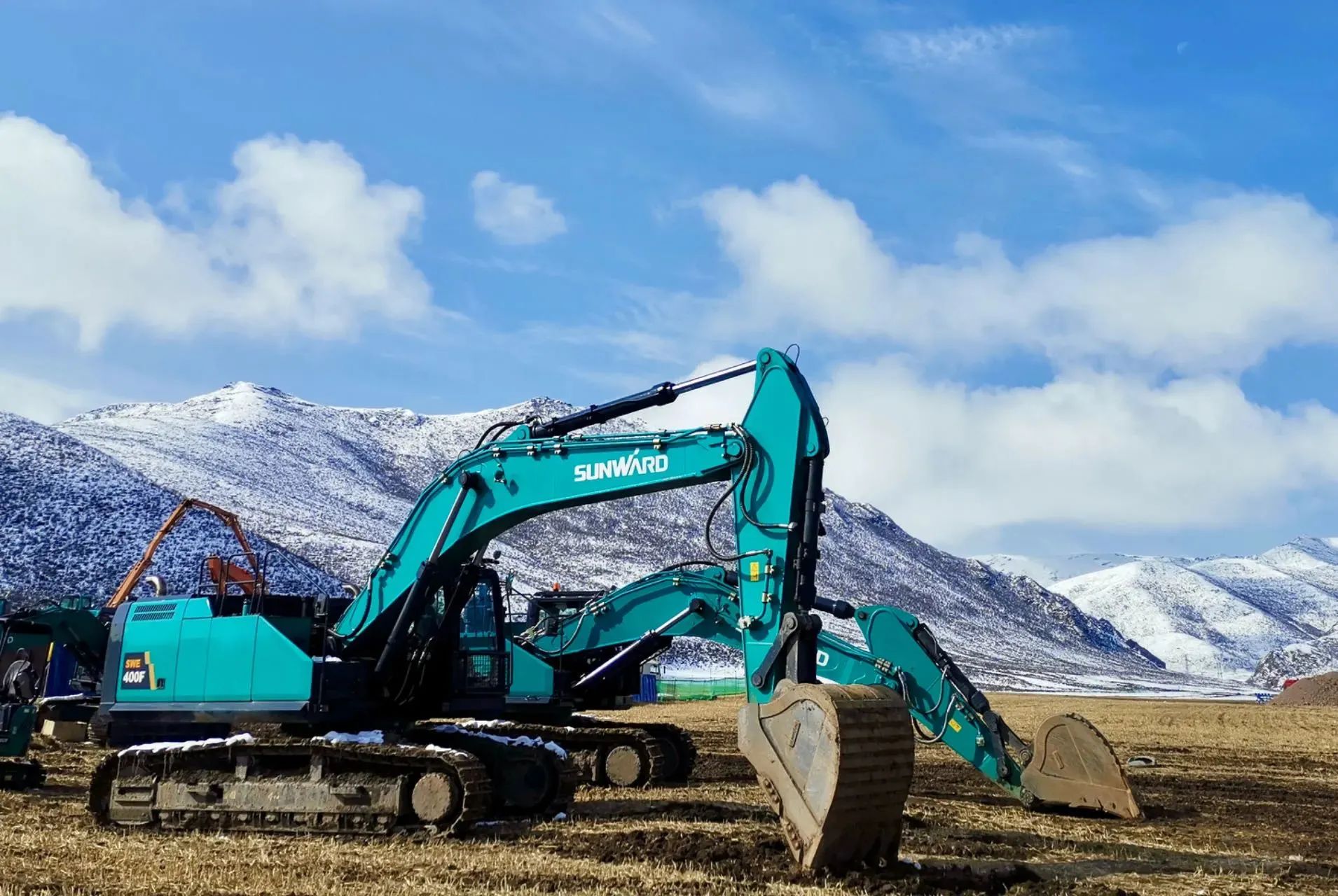 口碑超赞！SG胜游智能SWE400F挖掘机荣获工程机械明星产品大奖