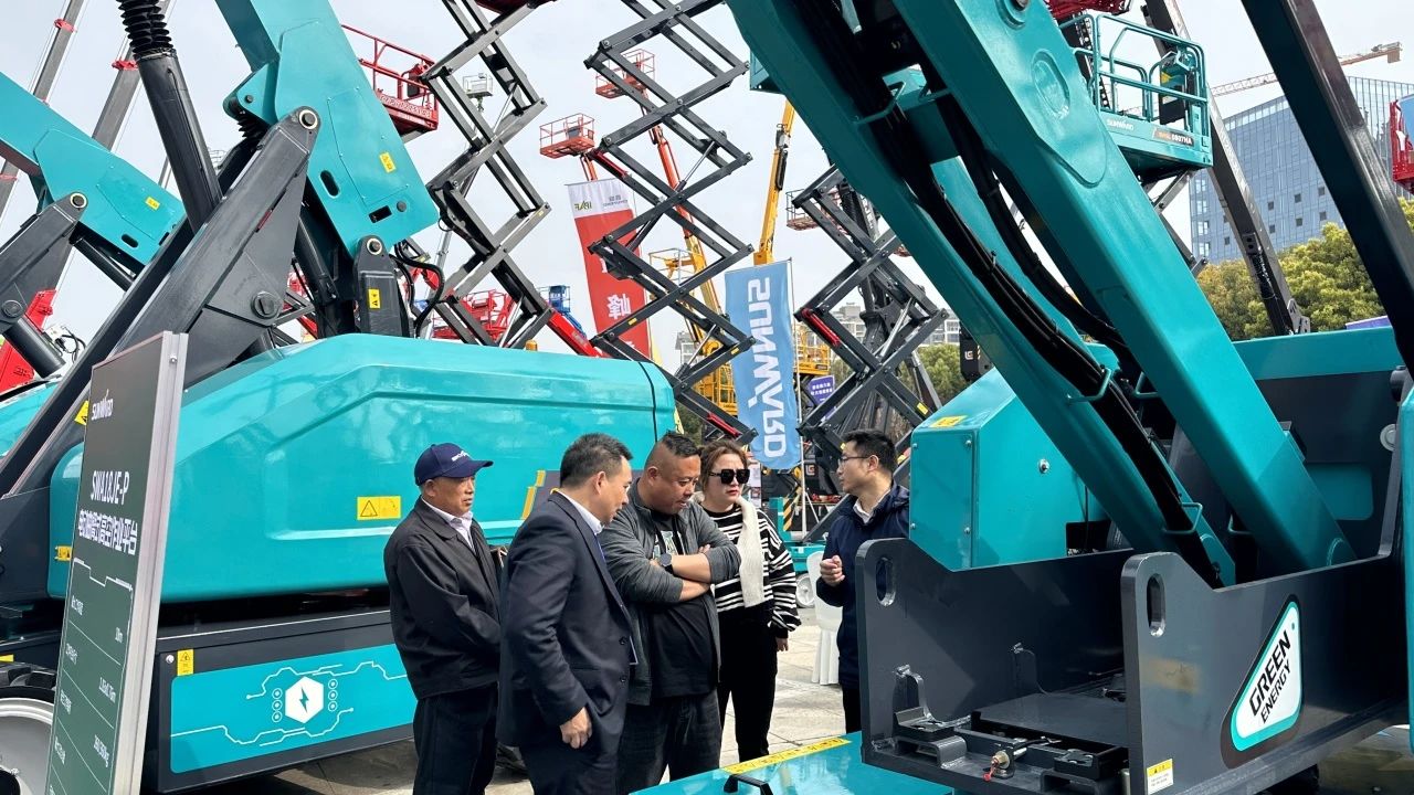 “爆品”来袭，签单不断！ SG胜游智能盛装亮相第八届全国高空作业平台租赁大会