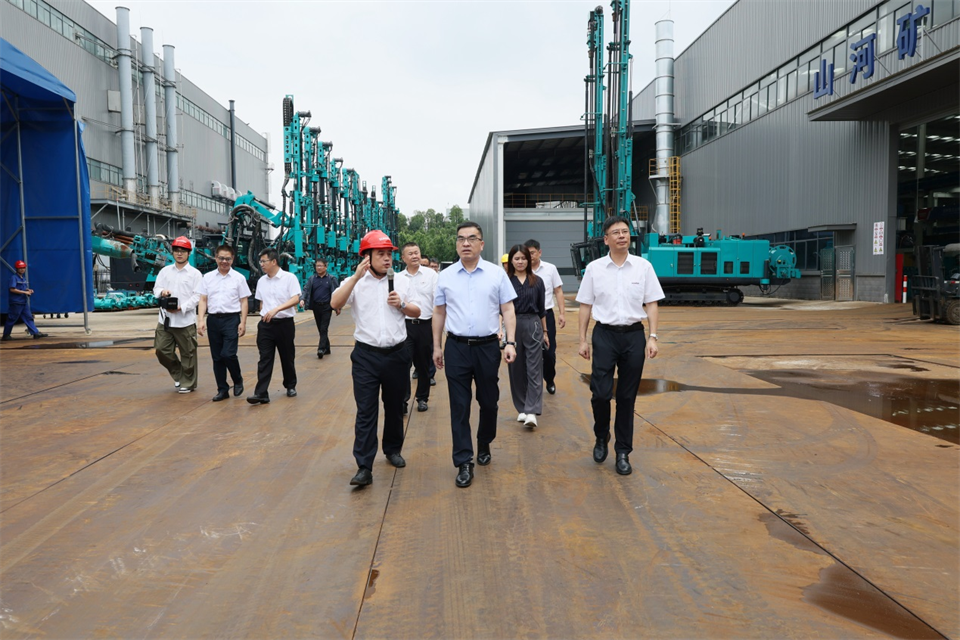 广州工控集团总经理王福铸调研SG胜游智能生产经营工作