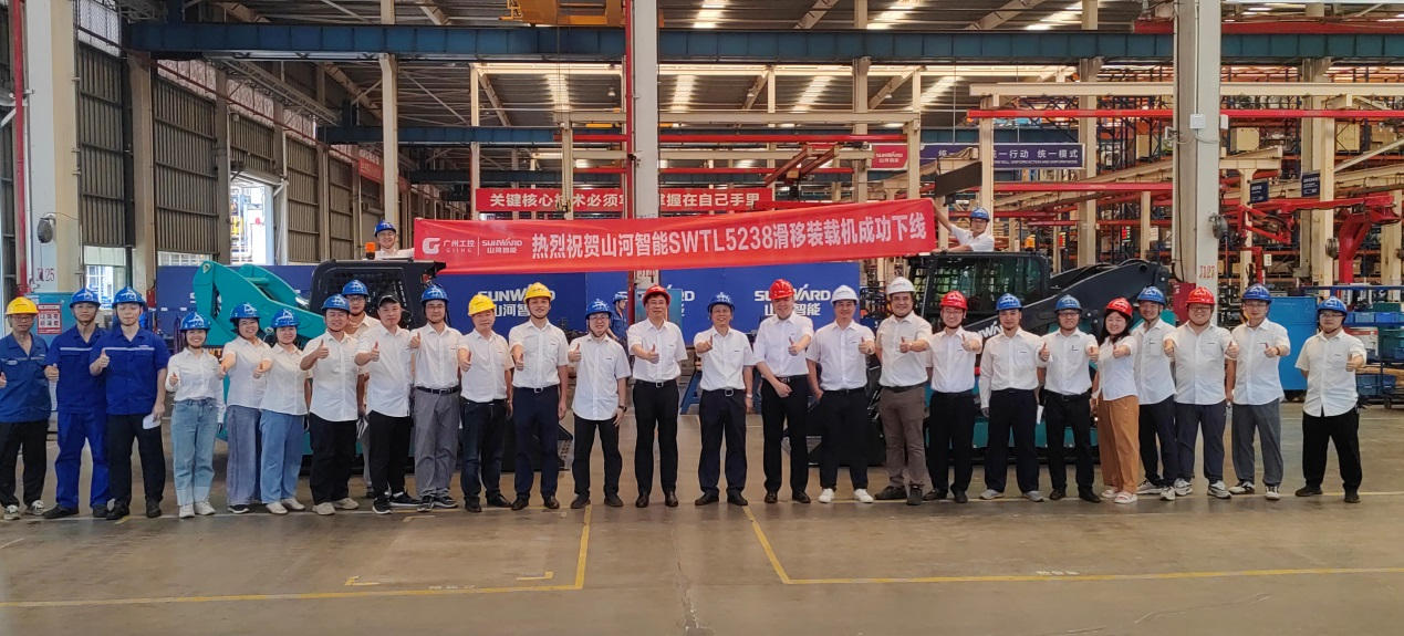 大马力、高性能、高配置！您要的履带式滑移装载机下线啦！