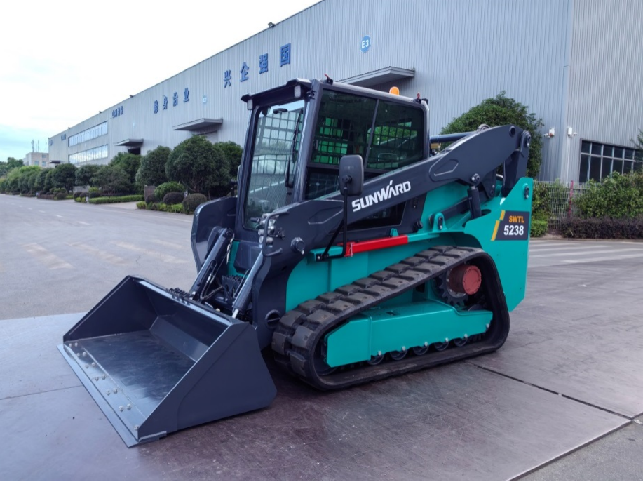 大马力、高性能、高配置！您要的履带式滑移装载机下线啦！