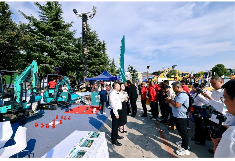 展现“掘”对实力！SG胜游智能亮相2024微挖大会暨小型设备大会