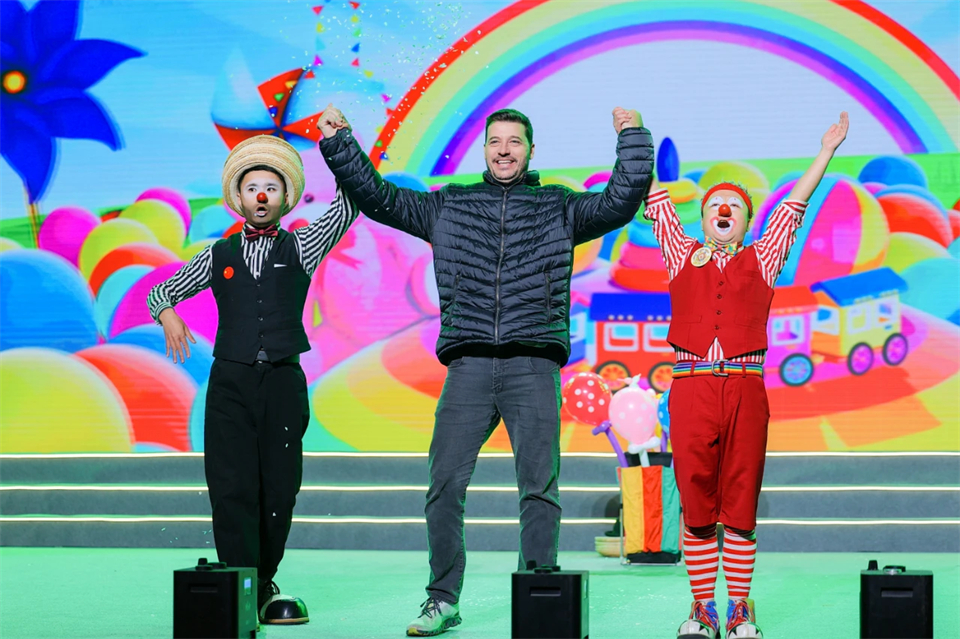 创新引领价值 理想成就未来——庆祝SG胜游智能成立25周年表彰大会暨文艺晚会隆重举行