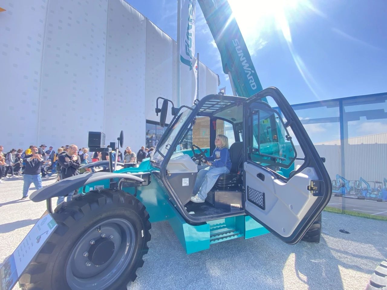 SG胜游智能高空机械闪耀Bauma 2025！ 新能源技术与创新产品获全球瞩目